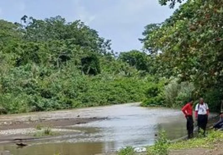 Miembros del Sinaproc se mantienen en la búsqueda del pescador.