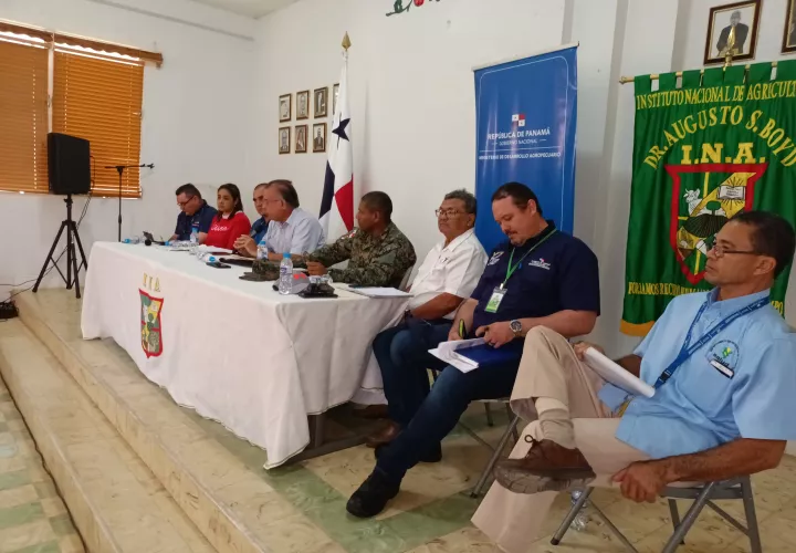 El ministro Augusto Valderrama se reunió con los productores 