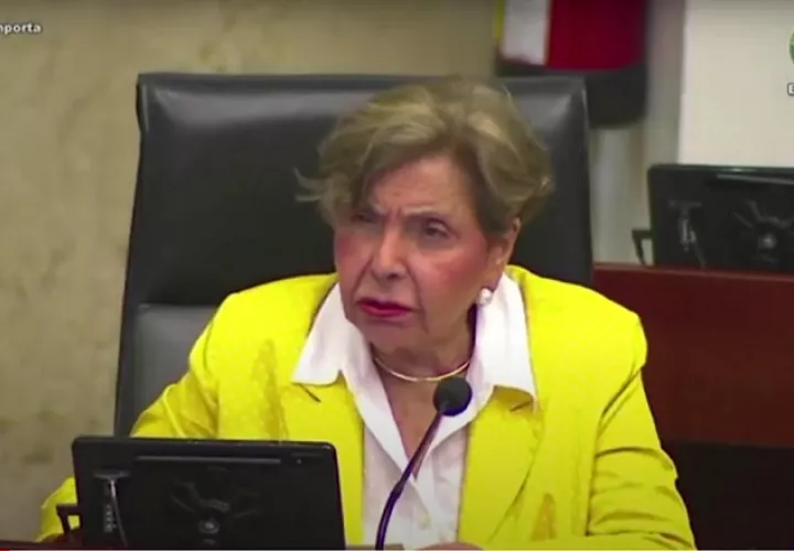 Diputada Mayín Correa en la Asamblea Nacional.