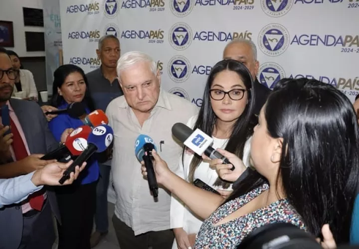 Ricardo Martinelli brinda declaraciones a la prensa nacional.