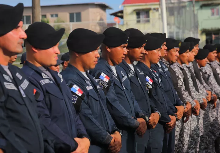 Reconocen labor de policías en Colón.