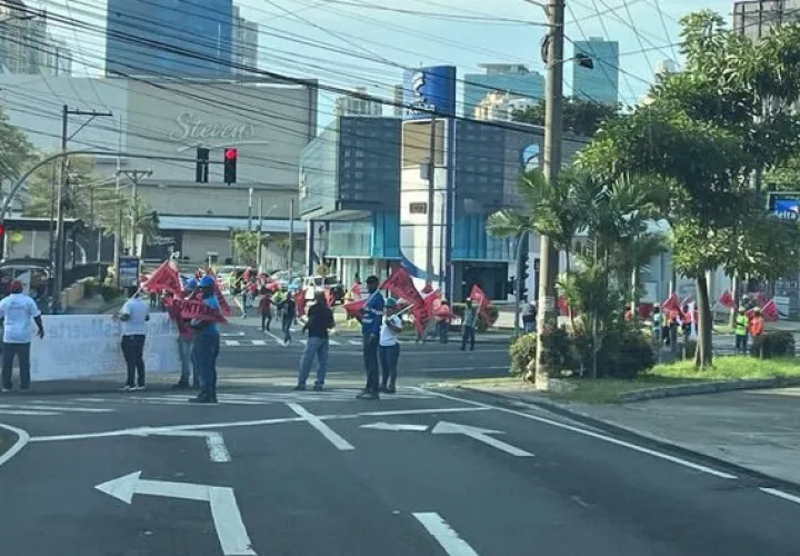 Cierres de vías en rechazo a proyecto minero.
