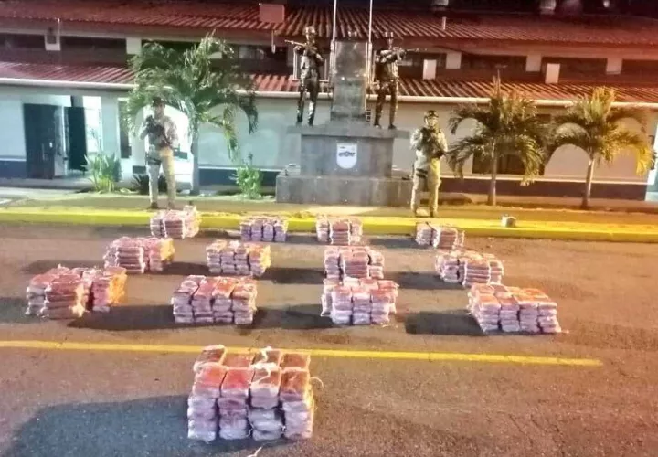 Los paquetes de drogan detectados dentro de contenedor.