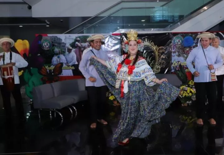 S.M. María Milagros Escobar González, Señorita 10 de noviembre.