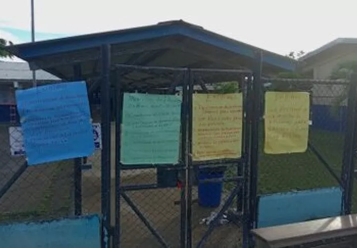 Padres de familia exigen respuesta al Meduca.