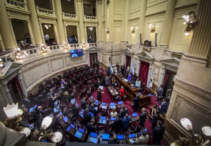 Fotografía de archivo de una sesión pública de la cámara de Senadores en el Congreso de la Nación en Buenos Aires (Argentina). EFE