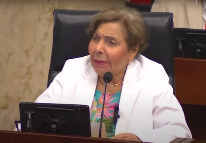 Diputada Mayín Correa en la Asamblea Nacional.
