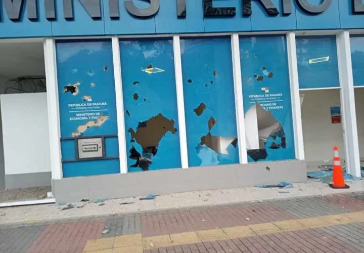 Sede del Mef, ubicada en vía España, es vandalizada.