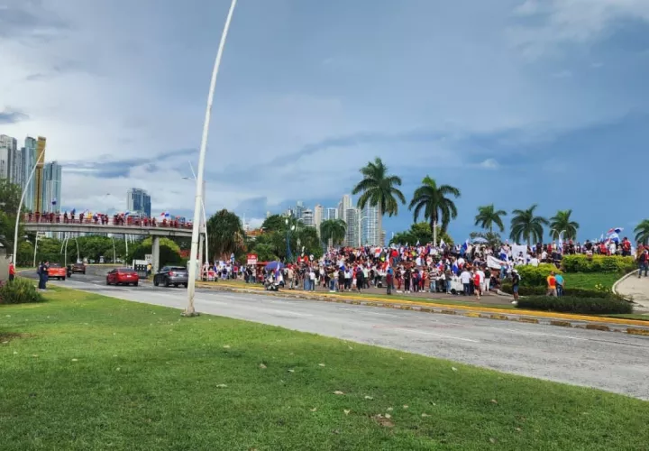 Manifestación pacífica por la Cinta Costera y Calle 50.