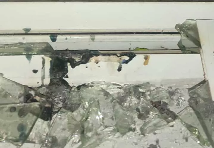 Vandalizan oficinas de la DIJ.