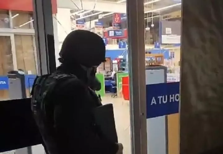 Comercio vandalizado.