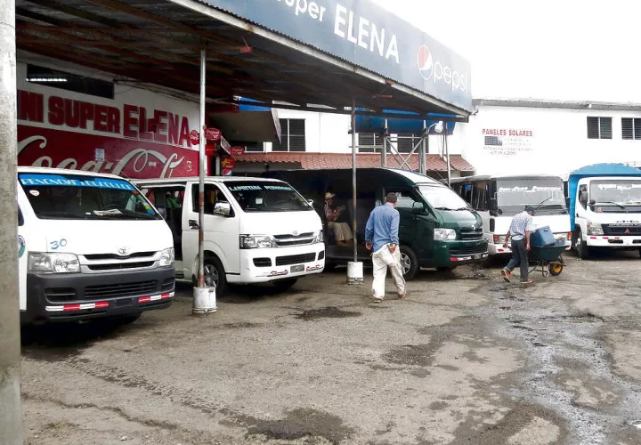 Buses de rutas internas de Penonomé. [Foto: Archivo]