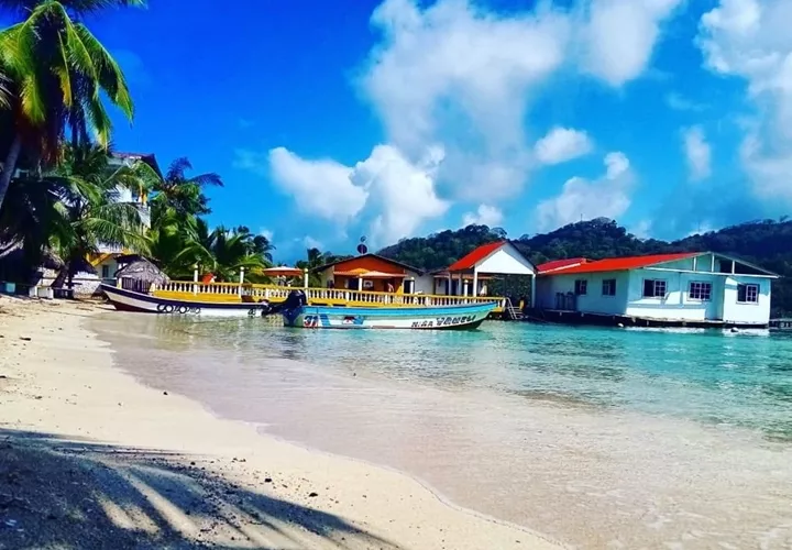 Isla Grande es uno de los sitios turísticos ubicado en Colón. Foto /  @allystourspty.