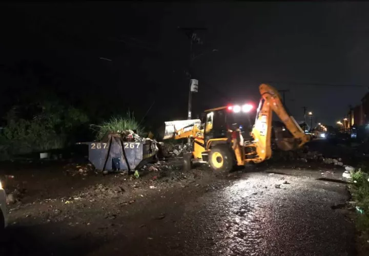 Recolectores de basura quedan en medio de balacera