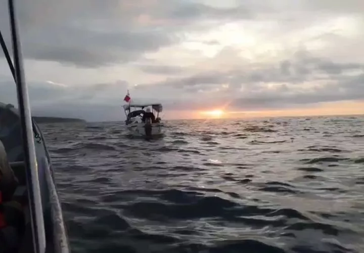 Lancheros protestan contra contrato minero.