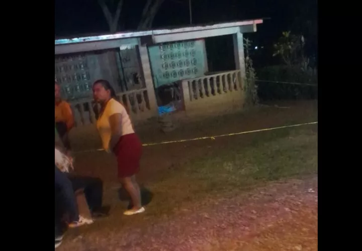 La señora de la tercera edad fue encontrada en su casa. 