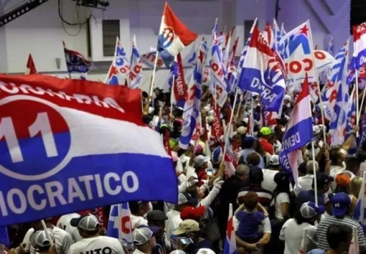 El CEN del PRD alegó que esta crisis " exige una salida madura y digna.