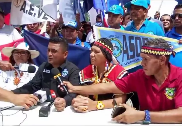 Los educadores se mantendrán en las calles, luchando y defendiendo la patria.