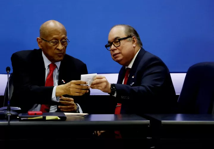 El anuncio del ministro de Economía, Héctor Alexander lo hizo en conferencia de prensa