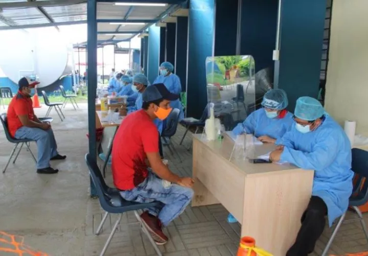 Área fija de hisopado en la policlínica J.J. Vallarino de Juan Díaz.