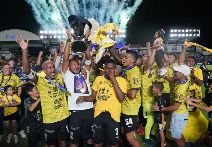 El Club Atlético Independiente levantó su sexta corona en el Estadio Universidad Latina de Penonomé. FotO: LPF