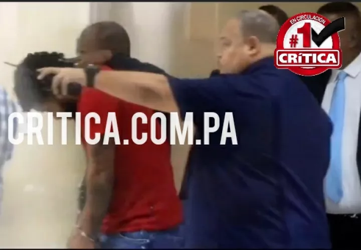 Ábrego Escobar nunca levantó la cara a su ingresó a la audiencia.