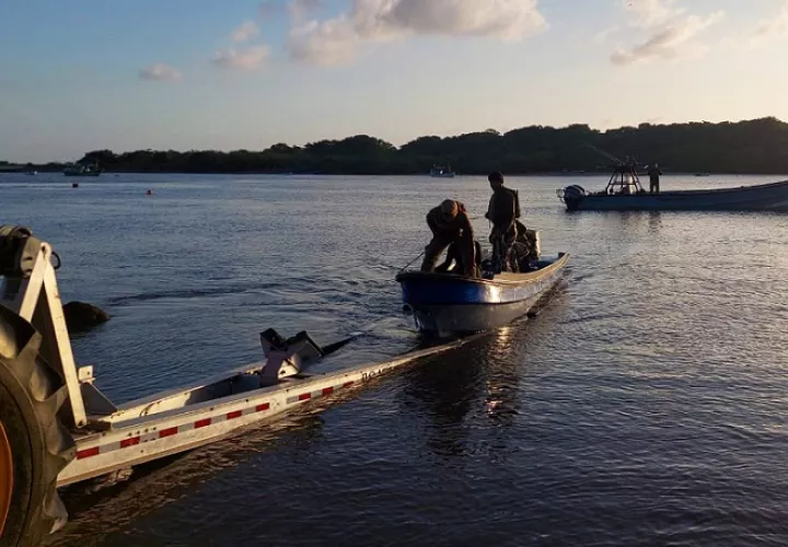 Se transportaban en una embarcación artesanal.