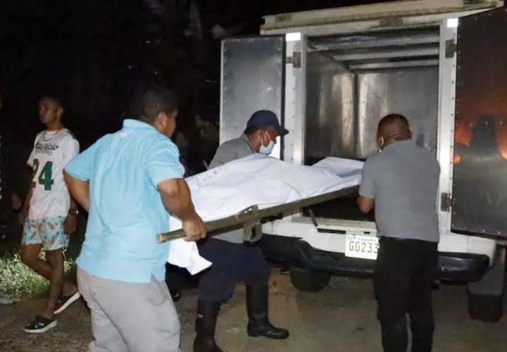 Levantamiento del cadáver de la víctima.  (Foto: Archivo- Alexander Santamaría)