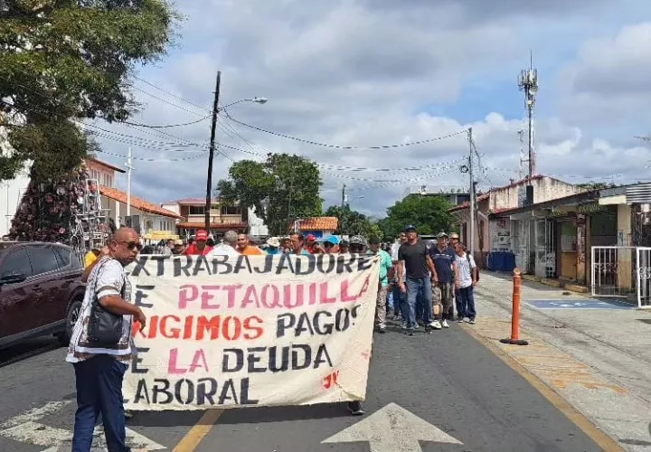 Extrabajadores quieren su plata.