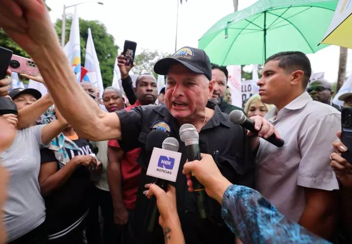 El expresidente Ricardo Martinelli se presentó en la vigilia en la Corte Suprema de Justicia 
