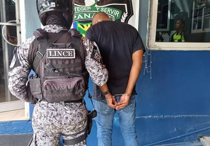 El sospechoso fue aprehendido en avenida Cuba.