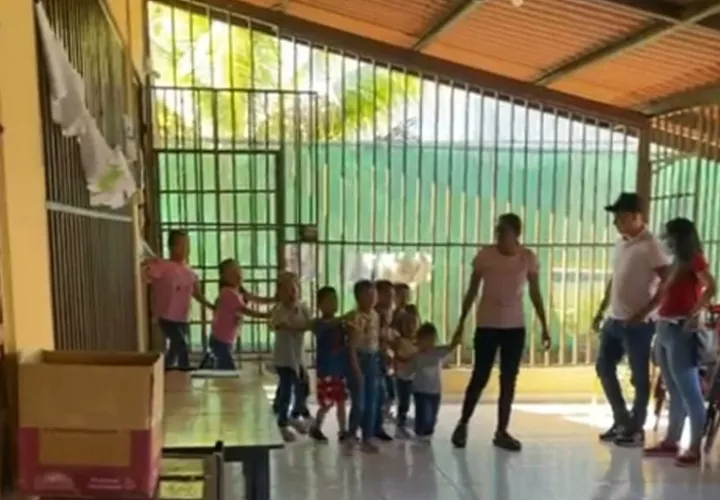 Fiesta para niños del albergue “Se Ofrece un Hogar” en San Antonio distrito de Atalaya.