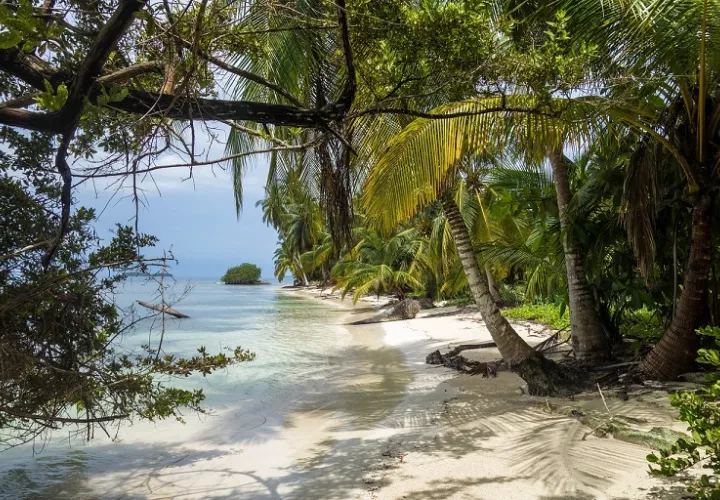 Vista de una playa en la comarca Guna Yala. Pixabay / Ilustrativa