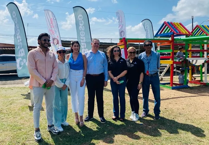 La iniciativa se llevó a cabo por Banesco en conjunto con la Fundación Botellas de Amor. Foto / Ana Quinchoa.