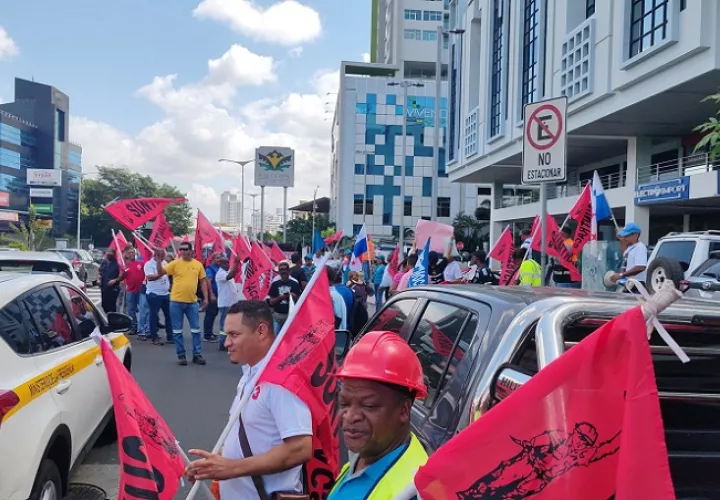 El Suntracs también realizó volanteos y piquetes frente a Plaza Edison y en distintos puntos del país.