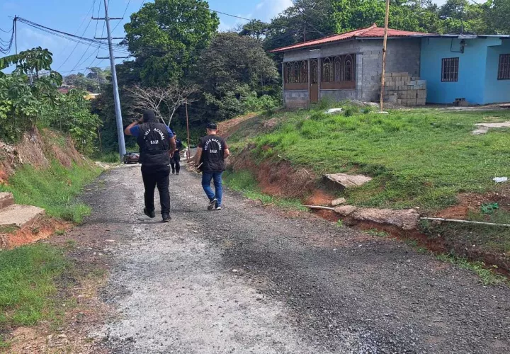 Unidades policiales realizan operativo en busca de los matones.