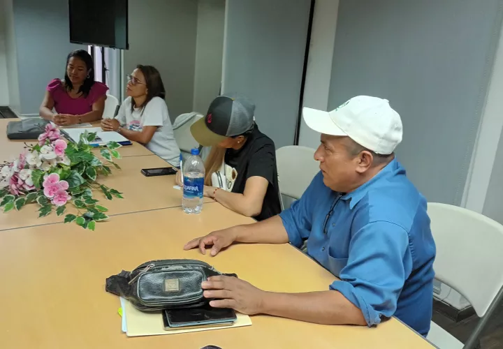 Miembros del comité se reunieron este viernes.