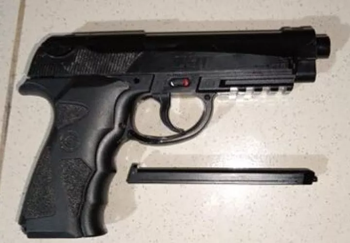 El arma que se le decomisó.
