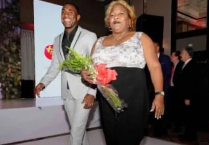 Luis &#039;Matador&#039; Tejada (izq.) y su madre Rita Hansell. 