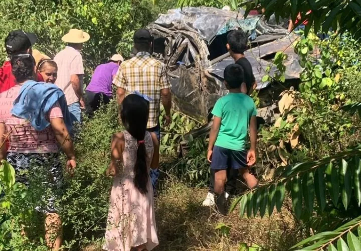 El accidente dejó cuatro personas heridas, una de ellas de consideración. Foto: noticias_azuero
