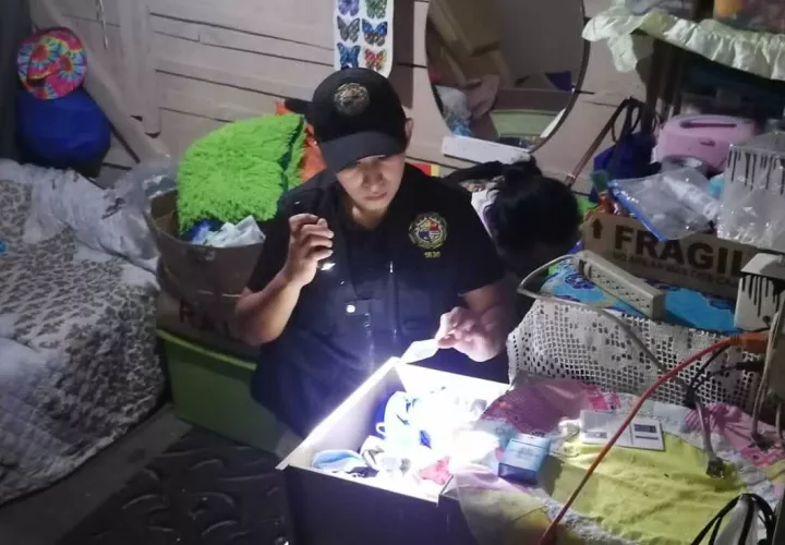 Diligencias de allanamiento durante la operación "Farsa II".