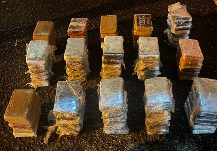 Unos 85 paquetes de droga en dos contenedores.