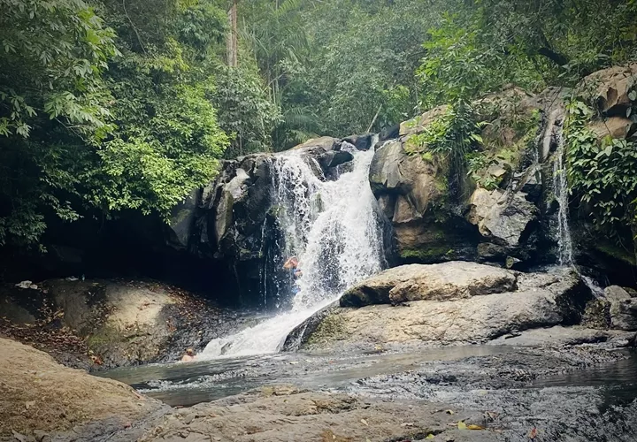  El chorro de Santa Clara es uno de los sitios turísticos de este distrito. Foto / Ana Quinchoa. 