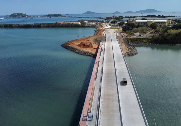 El viaducto, de 1.56 kilómetros de longitud, mejorará la fluidez del tráfico vehicular.