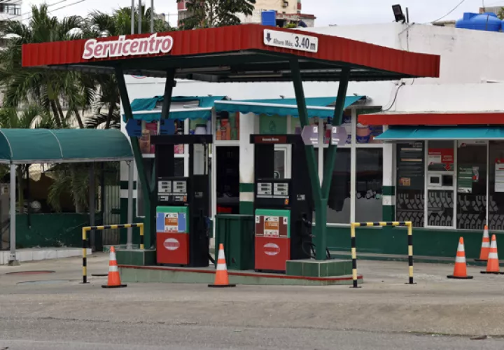 Gasolinera, en La Habana (Cuba). EFE / Archivo