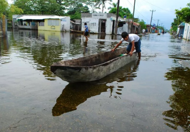 Calle del inundado municipio de Centla, en el estado de Tabasco (México). EFE / Archivo