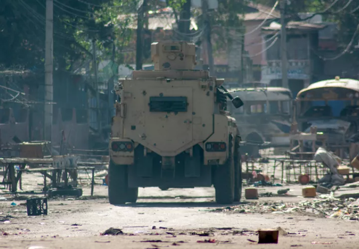 Un carro blindado en Puerto Príncipe (Haití). EFE / Archivo