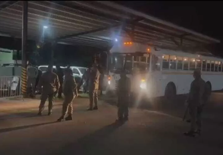 Traslado de migrantes de Darién a la ciudad capital.