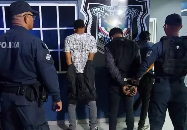 Dos de los tres asaltantes capturados.