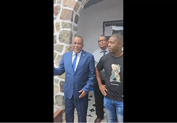 En la sesión plenaria de hoy martes 12 de marzo, del Consejo Municipal de Panamá, Rogelio Saldívar, adquirió la posición como titular.